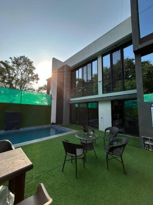 Stayhaven Starmount 4Bhk & Pool Mumbai Dış mekan fotoğraf