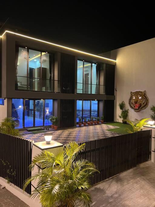 Stayhaven Starmount 4Bhk & Pool Mumbai Dış mekan fotoğraf